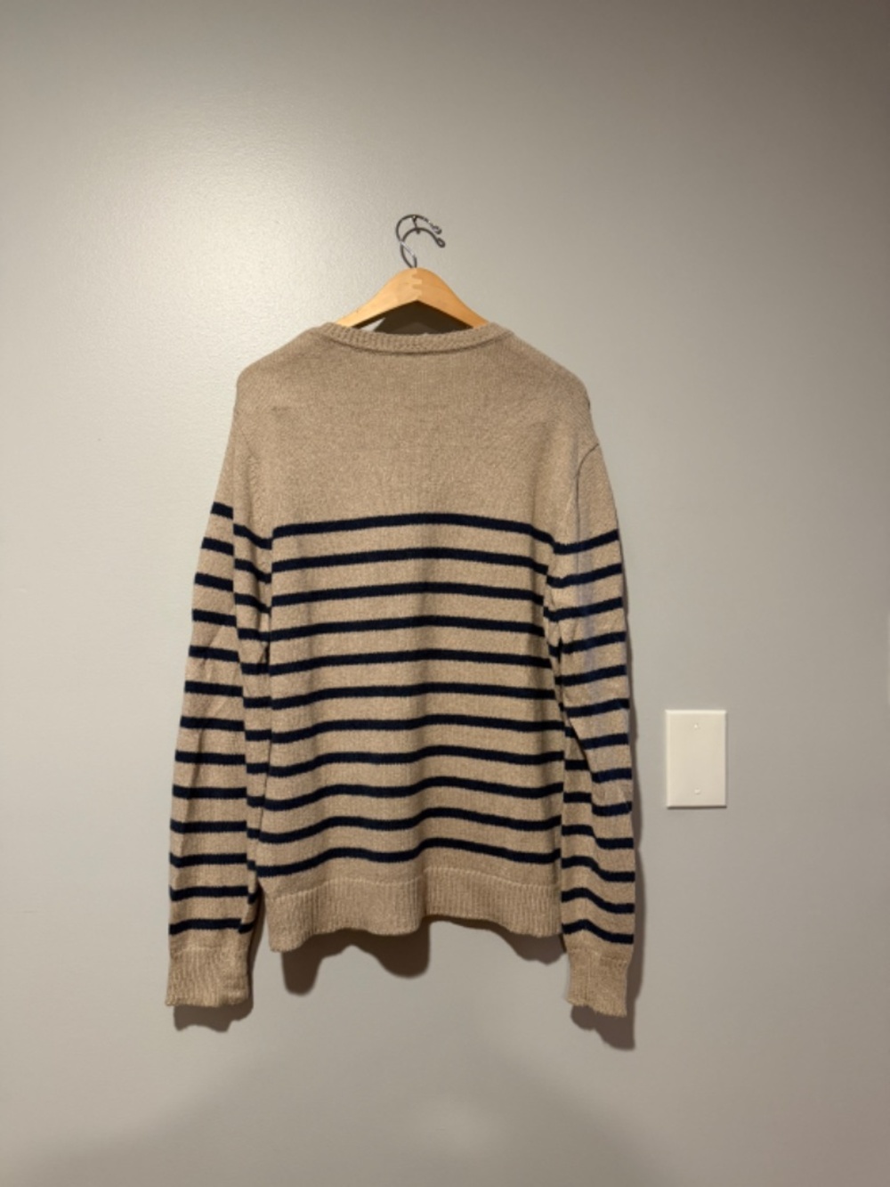Faherty Button Shoulder Beach Crew - Picture 3 of 3